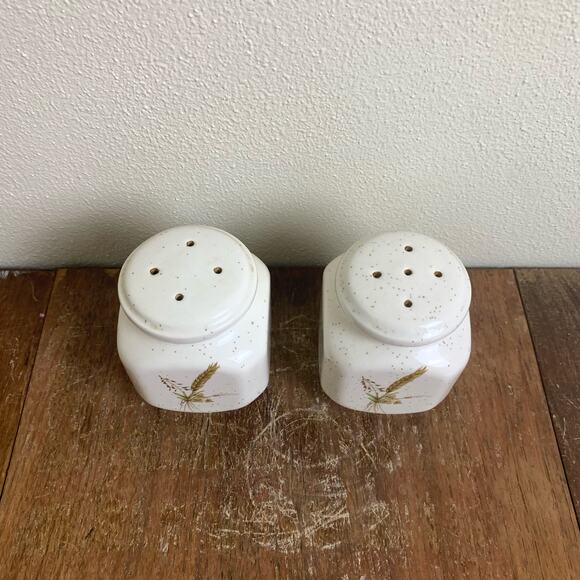 Vintage Pottery Craft USA ceramic‎ tan speckled Wheat Salt & Pepper Shakers - Picture 2 of 7